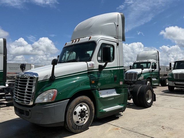 2017 Freightliner Cascadia 125 4x2 S/A Day Cab Truck Tractor 2017 Freightliner Cascadia 125 4x2 S/A Day Cab Truck Tractor