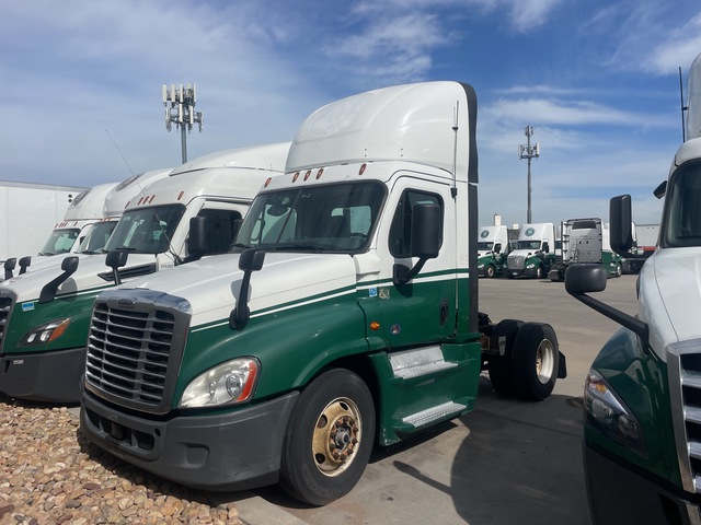 2018 Freightliner Cascadia 125 4x2 S/A Day Cab Truck Tractor (Inoperable) 2018 Freightliner Cascadia 125 4x2 S/A Day Cab Truck Tractor (Inoperable)