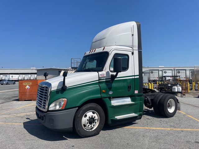 2018 Freightliner Cascadia 125 4x2 S/A Day Cab Truck Tractor 2018 Freightliner Cascadia 125 4x2 S/A Day Cab Truck Tractor