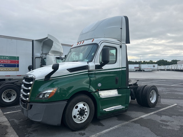 2019 Freightliner Cascadia 126 4x2 S/A Day Cab Truck Tractor (Inoperable) 2019 Freightliner Cascadia 126 4x2 S/A Day Cab Truck Tractor (Inoperable)