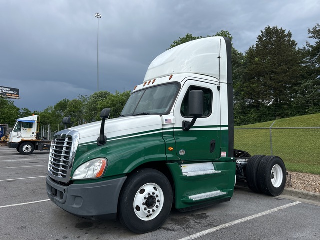 2018 Freightliner Cascadia 125 4x2 S/A Day Cab Truck Tractor (Inoperable) 2018 Freightliner Cascadia 125 4x2 S/A Day Cab Truck Tractor (Inoperable)