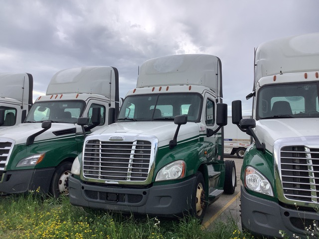 2018 Freightliner Cascadia 125 4x2 S/A Day Cab Truck Tractor (Inoperable) 2018 Freightliner Cascadia 125 4x2 S/A Day Cab Truck Tractor (Inoperable)