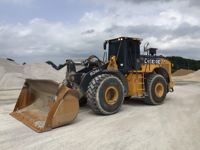 2017 John Deere 824K-II