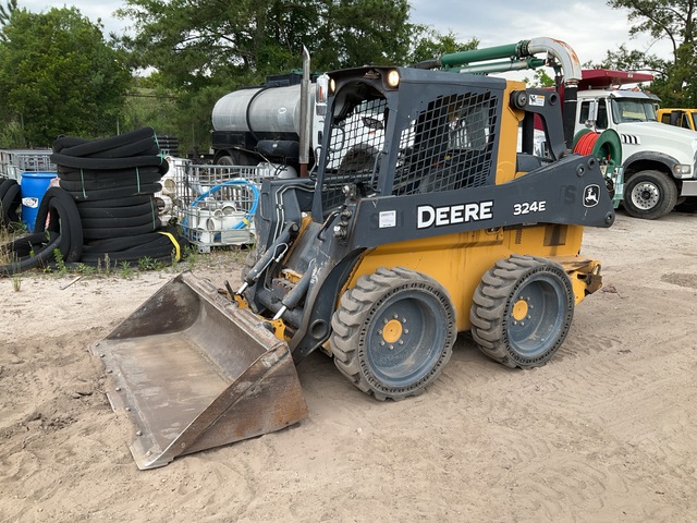 2016 John Deere 324E