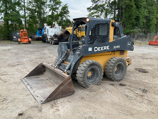 2017 John Deere 324E