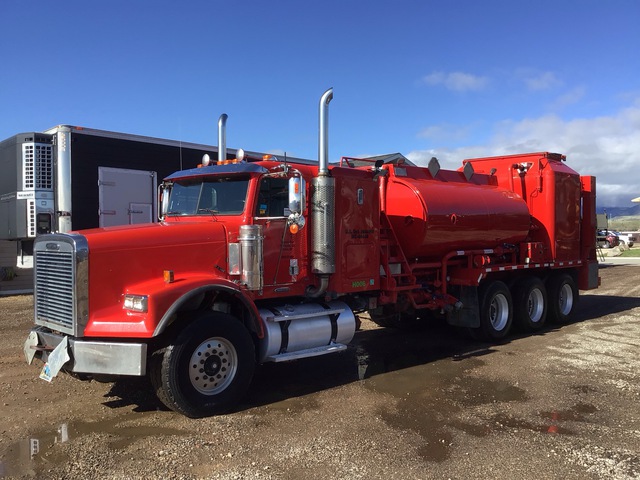 2007 Freightliner FLD 120 8x6 Frac Heater Oil Field Tractor