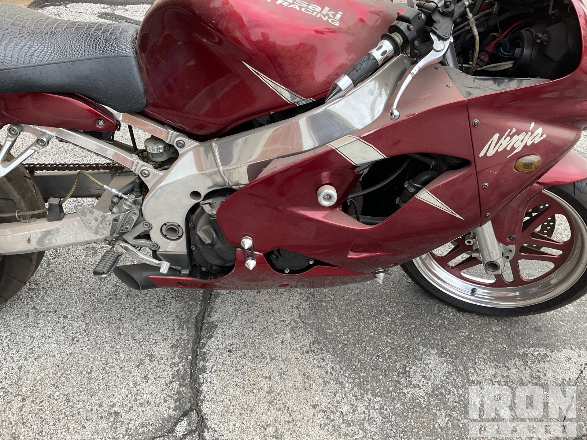 2000 Kawasaki Ninja ZX-9R Sport Bike (Inoperable) in Parma Heights