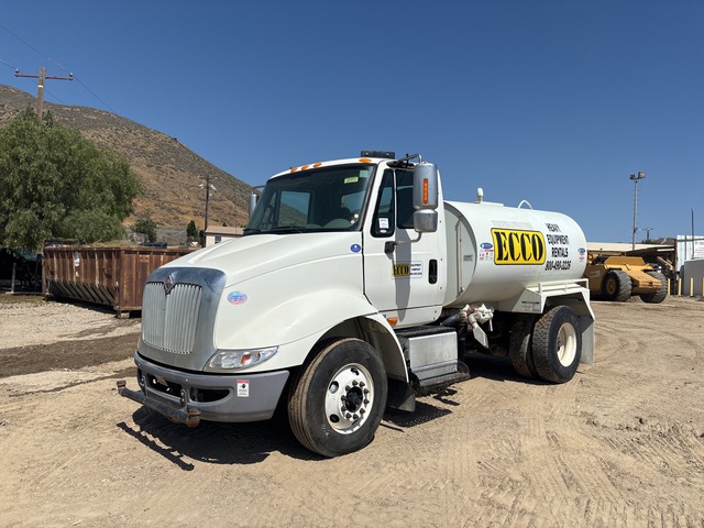 2015 International 8600 2000 gal 4x2 Water Truck
