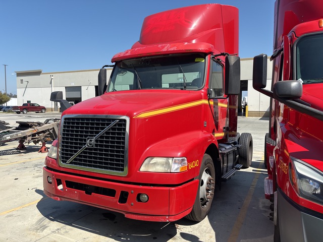 2016 Volvo VNM42T 4x2 S/A Day Cab Truck Tractor 2016 Volvo VNM42T 4x2 S/A Day Cab Truck Tractor