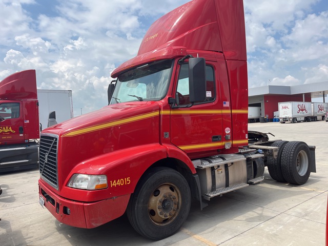 2015 Volvo VNM 4x2 S/A Day Cab Truck Tractor