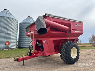 2014 E-Z Trail 710 710 bu S/A Grain Cart