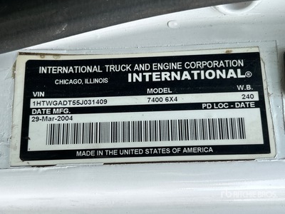 2005 International 7400 6x4 Chipper Truck
