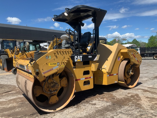 2014 Caterpillar CB64