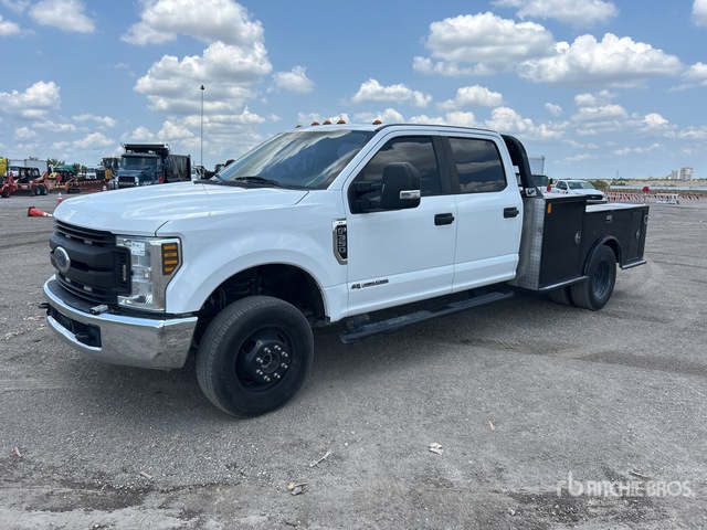 2019 Ford F-350 4x4 Crew Cab Versatile Hauler Truck | Ritchie Bros ...