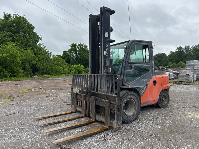 2020 Toyota 8FD50U 8900 lb Pneumatic Tire Forklift