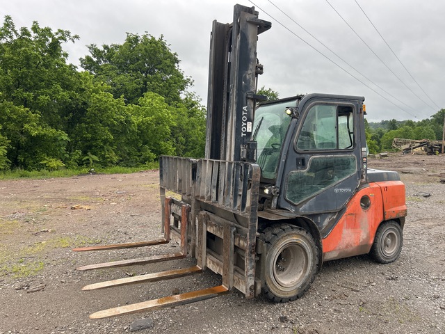2020 Toyota 8FD50U 8900 lb Pneumatic Tire Forklift