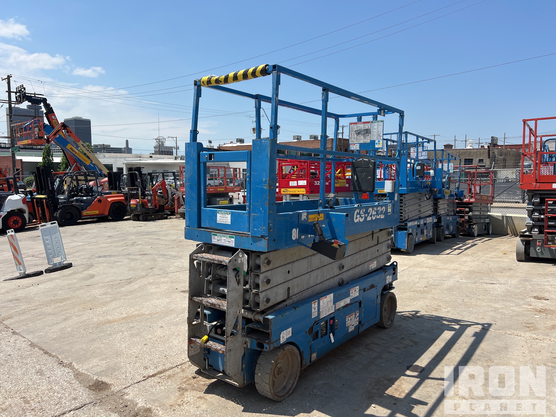 2016 Genie GS-2632 Electric Scissor Lift in Kansas City, Missouri