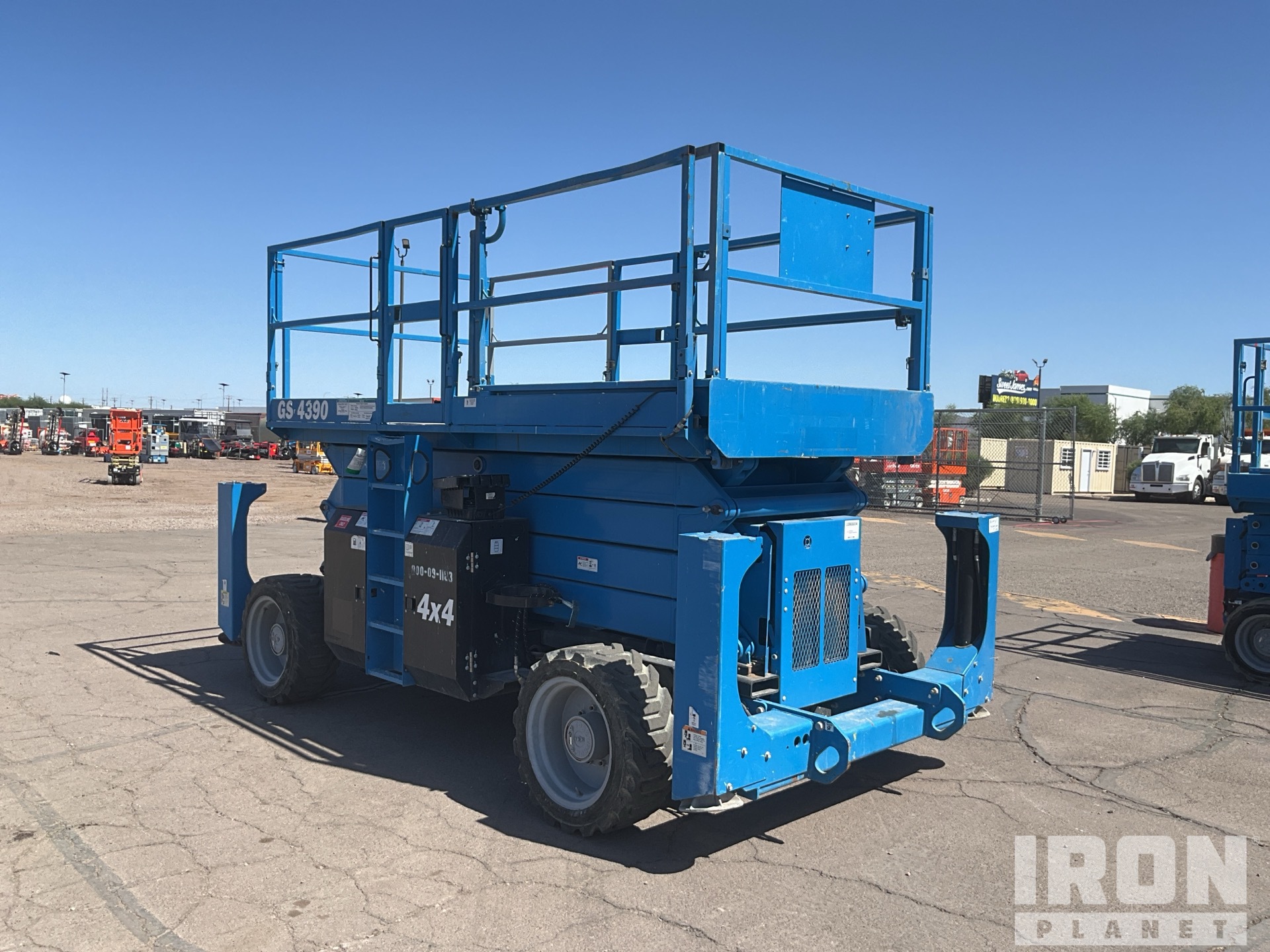 2016 Genie GS-4390 RT Dual Fuel 4x4 Scissor Lift in Phoenix