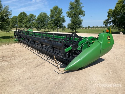 John Deere 635D 35 ft Draper Combine Header