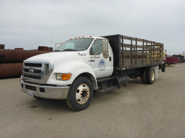 2007 Ford F-650 XL Super Duty Flatbed Truck