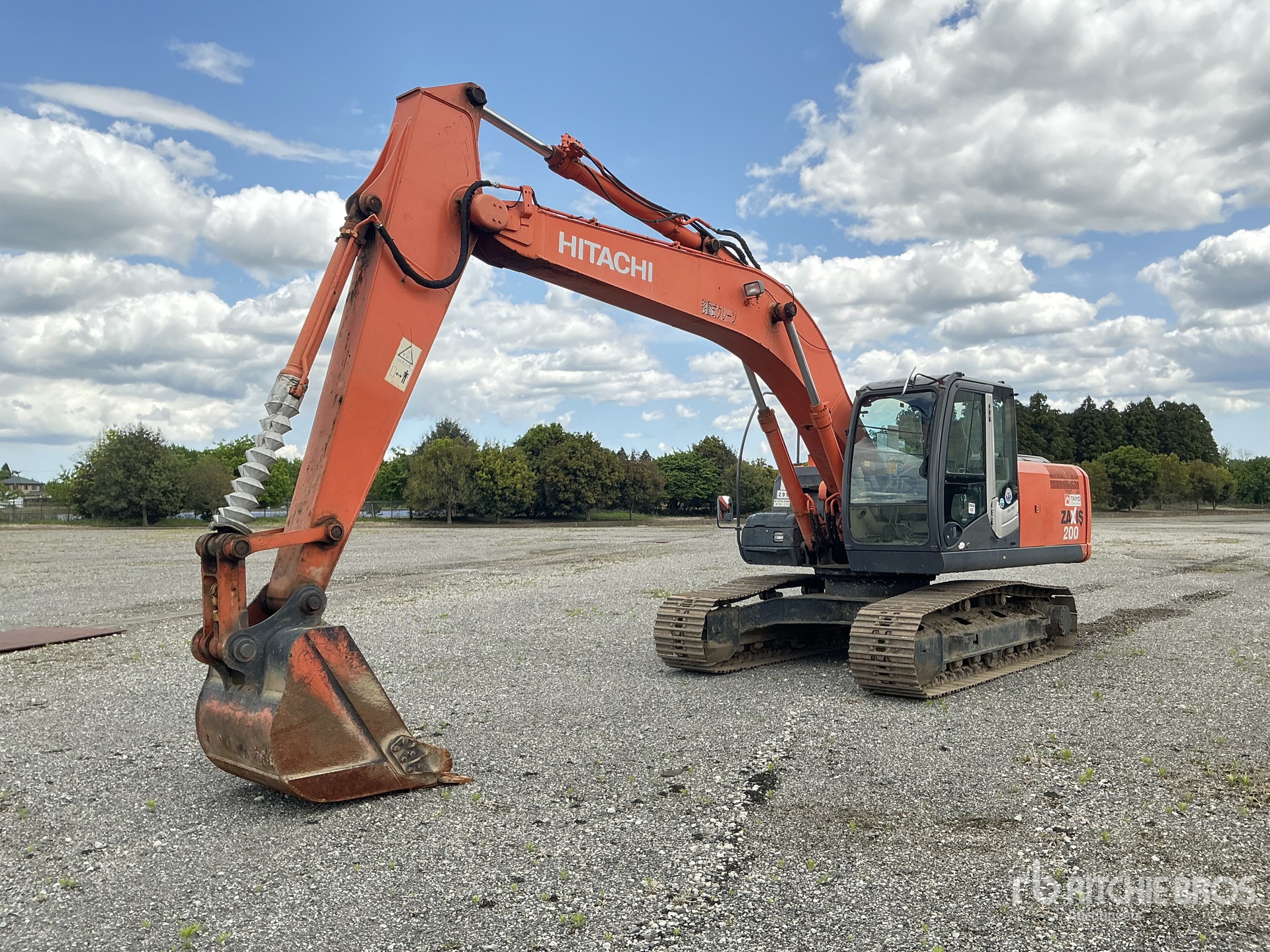 2012 年 Hitachi ZX200-3 Tracked Excavator in Narita City, Japan