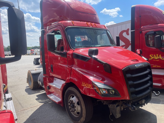 2020 Freightliner CA113 4x2 S/A Day Cab Truck Tractor 2020 Freightliner CA113 4x2 S/A Day Cab Truck Tractor