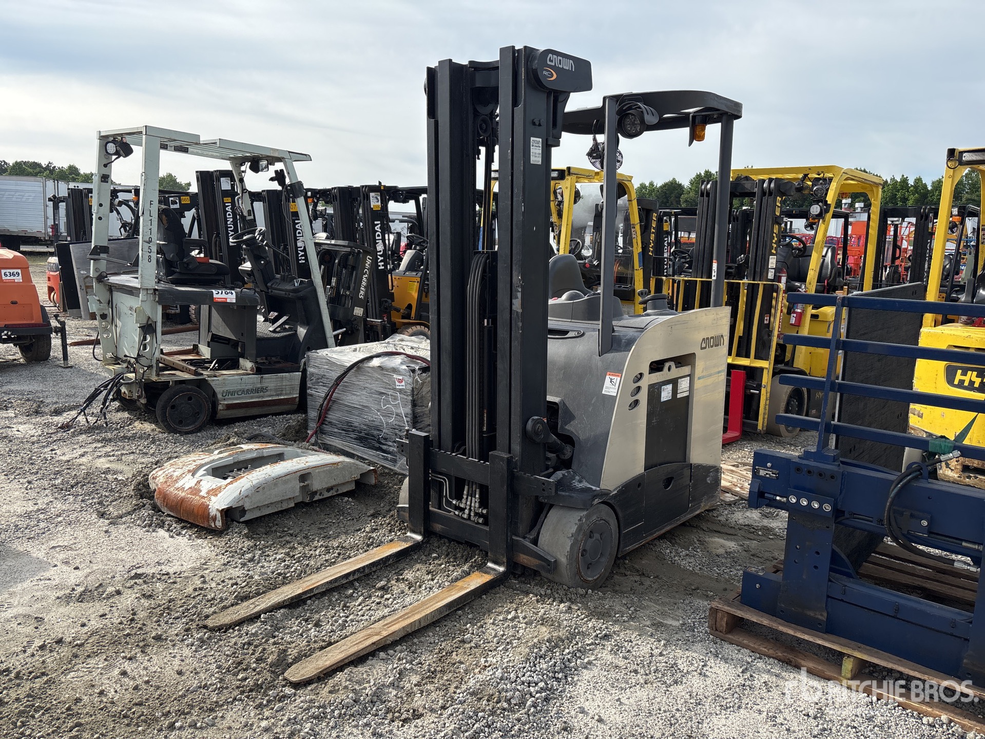 Crown RC5535-35 3200 lb Reach Truck