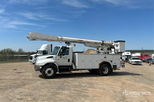 Altec AM855 55 ft on 2006 International 4300 4x2 Camion nacelle ...