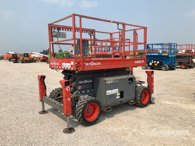 2018 Skyjack SJ6832 RT 4x4 Dual Fuel Elevador de tijera