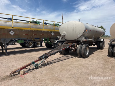 1990 West-Mark 3700 gal T/A Turntable Spread Axle Pup Tanker Trailer