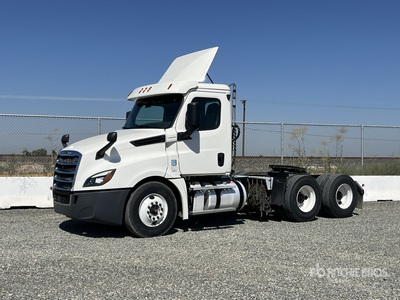 2019 Freightliner Cascadia 126 6x4 T/A Day Cab Truck Tractor