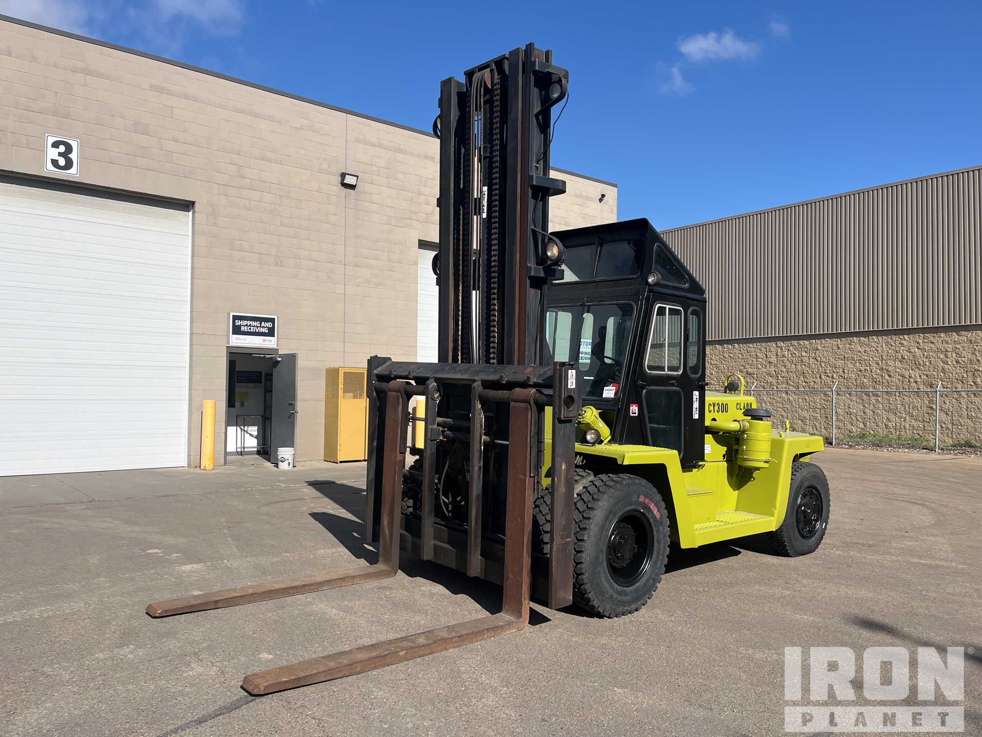 1979 Clark CY300 30000 lb Pneumatic Tire Forklift