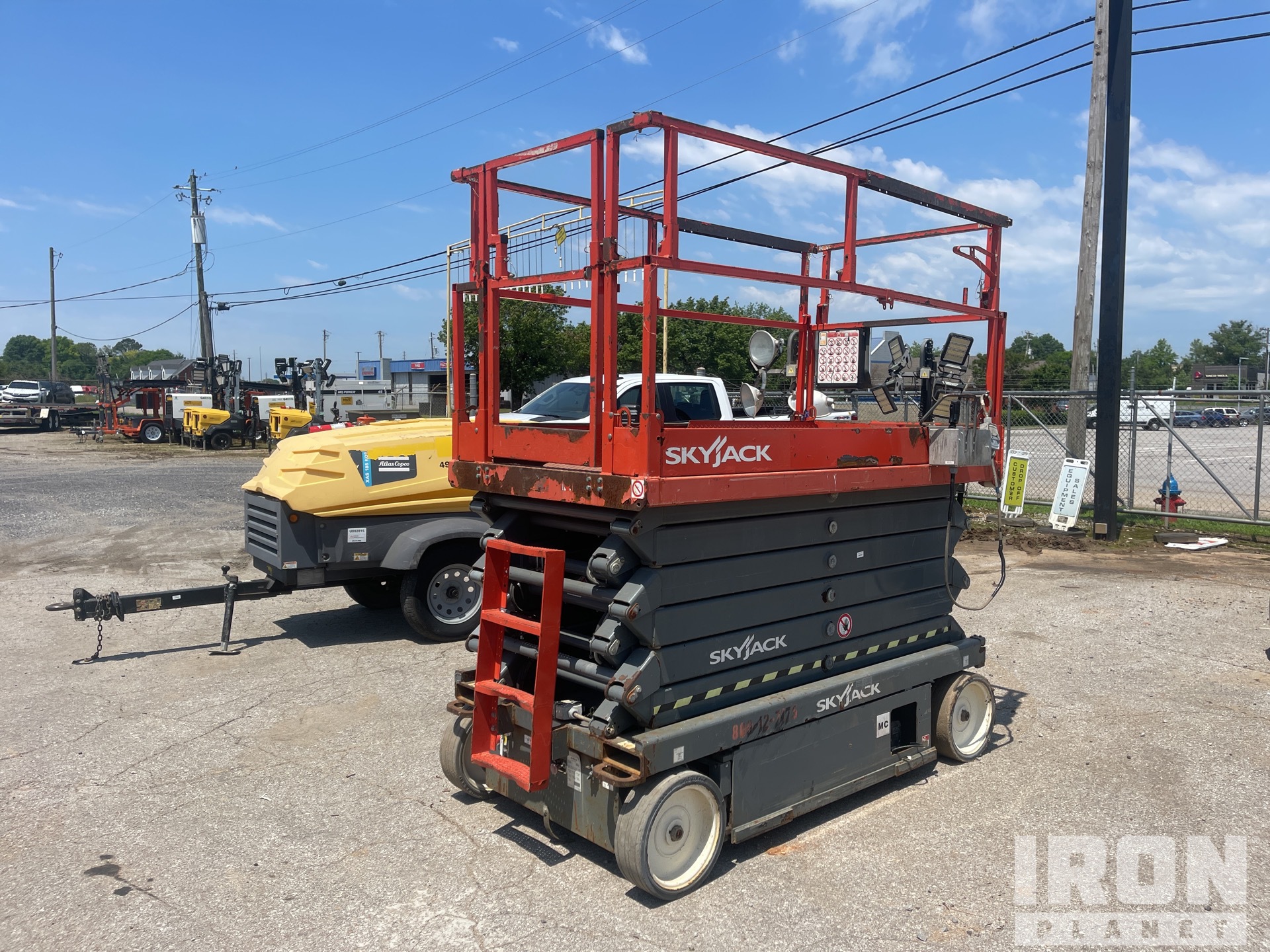ヘブンズゲート 2016 Skyjack SJIII 4740 Electric Scissor Lift in Madison