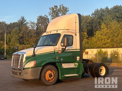 2015 Freightliner Cascadia 125 4x2 S/A Day Cab Truck Tractor