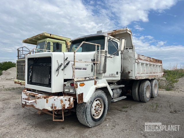 2010 Western Star 4900SA 6x4 T/A Dump Truck