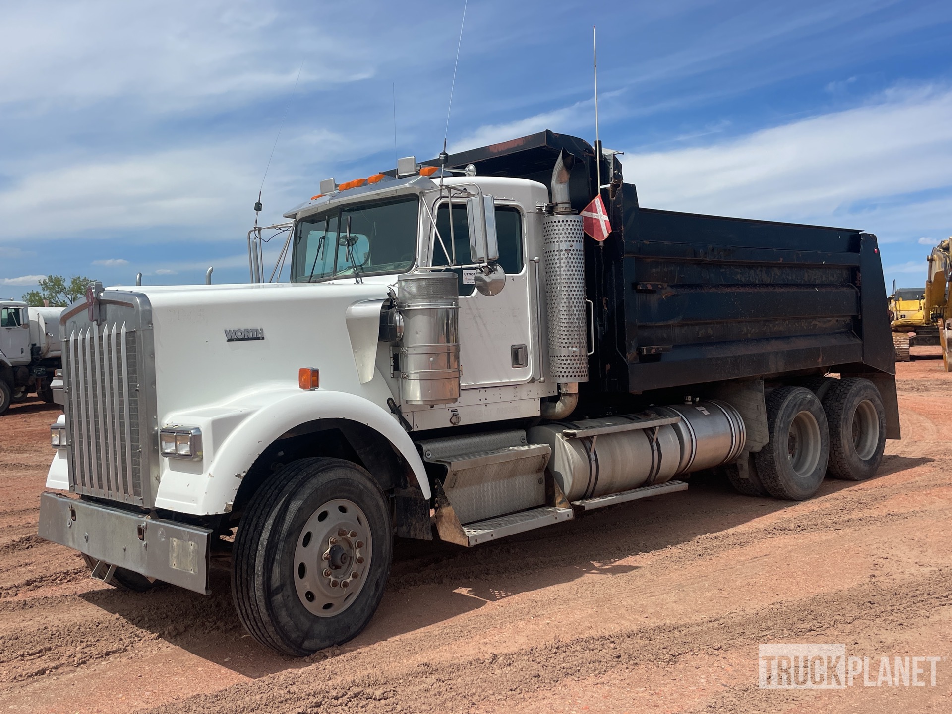 2001 (unverified) Kenworth W900 6x4 T/A Dump Truck