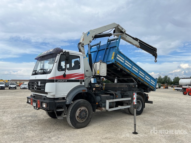 PM 14524 7 t on Mercedes-Benz 2024 4x4 4x4 Dump Truck with Crane ...