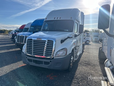 2017 Freightliner Cascadia 125 6x4 تراكتور شاحنة كابينة النوم (ثنائية المحور)