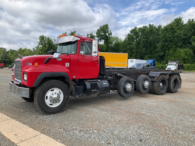 1995 Mack RD688S 10x4 Roll-Off Truck 1995 Mack RD688S 10x4 Roll-Off Truck