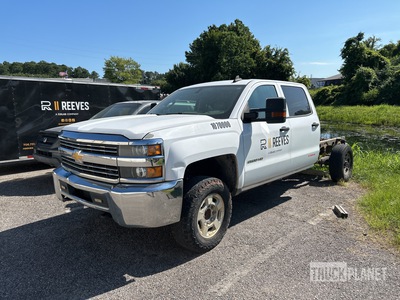 2016 Chevrolet 2500HD 4x2 Crew Cab Cab and Chassis