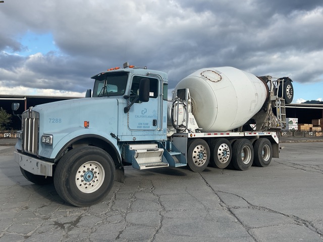 2005 Kenworth W900 12x4 Mixer Truck 2005 Kenworth W900 12x4 Mixer Truck