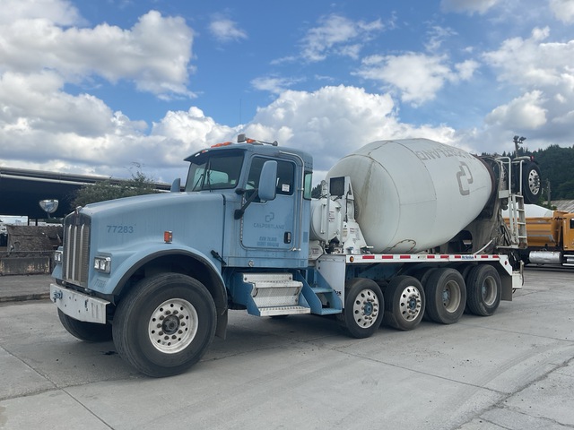 2005 Kenworth W900 12x4 Mixer Truck 2005 Kenworth W900 12x4 Mixer Truck