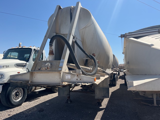 1991 Beall BAPT-1100-1 T/A w/ 1991 Beall Pup Pneumatic Bulk Trailer