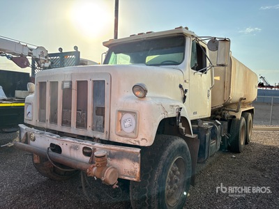 1984 International F2574 4000 gal 6x4 Water vrachtwagen (Inoperable)