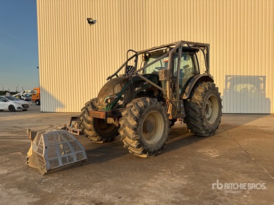 2017 Valtra T174 Trattore agricolo 4RM (Inoperable)