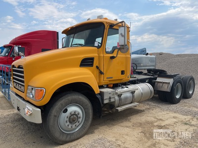2003 Mack CV713 6x4 T/A Dagcabine Trekker