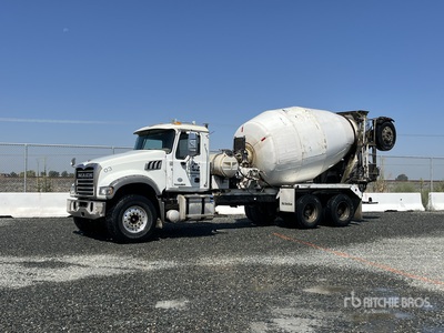 2016 Mack GU713 Granite 8x4 Camion mélangeur