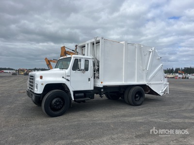 1986 International 1954 4x2 Rear Loader Vuilniswagen