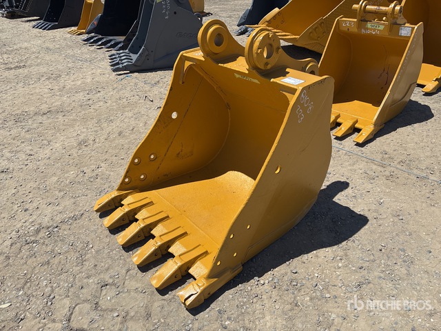 38 in Excavator Bucket | Ritchie Bros. Auctioneers