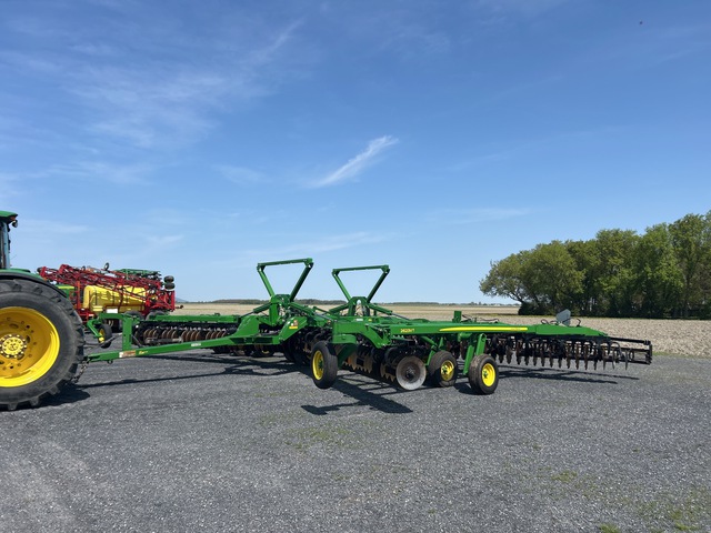 2014 John Deere 2623VT 40 ft 6 in Tandem High-Speed Vertical Disc